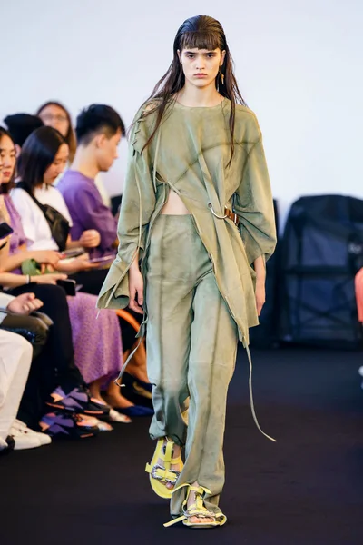 Look 17